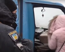 Мати залишила хворих і голодних дітей, з'явилися кадри пекельних умов проживання: "Не кімната, а звалище"