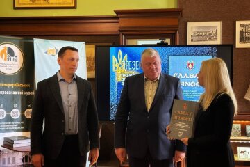 Книга, від якої завмирає серце: на Кіровоградщині презентували другий том «Слави у вічності» з іменами полеглих Героїв