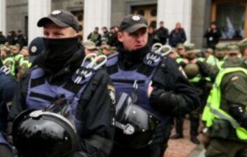 Силовиков срочно стягивают в центр Киева, кадры переполоха: детали происходящего