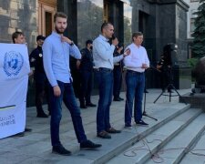 Сергій Шахов і жителі Луганщини на Банковій вимагали проведення місцевих виборів: "Не дам украсти мій голос»