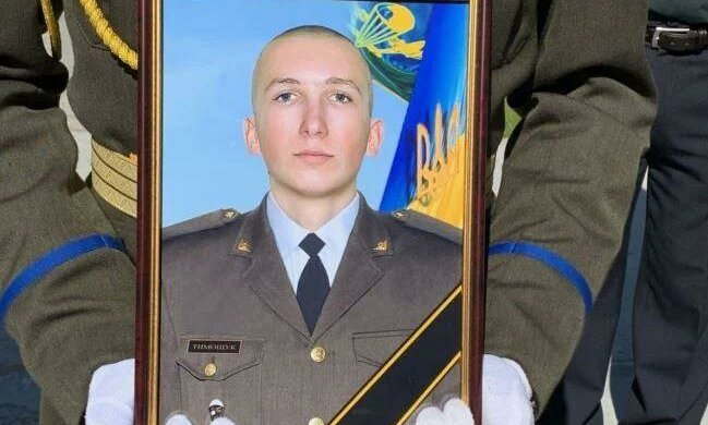 "Зовсім дитина": Україна попрощалася з 18-річним героєм ЗСУ, мама не вірила до останнього