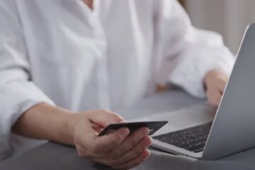 банківська картка, пластик, робота, комп'ютер