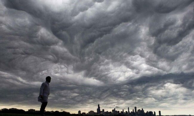 Неопознанный объект приблизился к Земле, сенсационные кадры: "пилоты из ада"