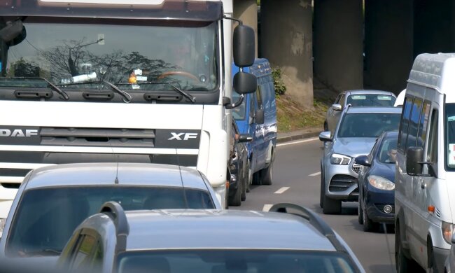 Обмеження руху транспорту в Дніпрі