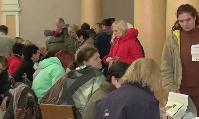 Безкоштовні продукти для ВПО та пенсіонерів у Харкові