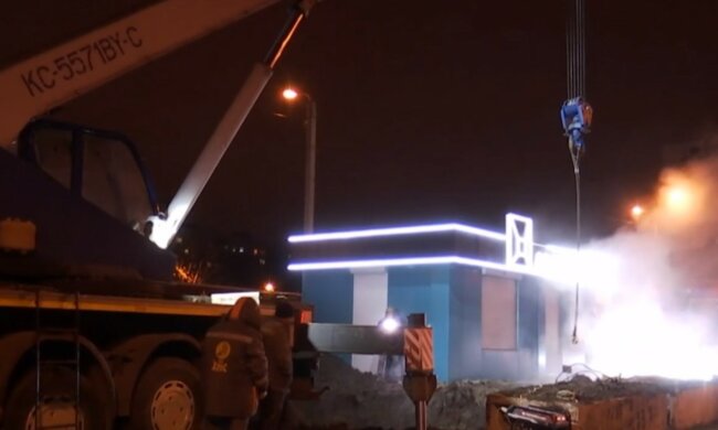 На Харьковском рынке внезапно провалился асфальт, всюду пар: "земля трещала прямо на их глазах"