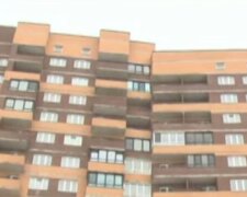 Трагедія в Києві: з балкона 16-го поверху випала дитина, подробиці з місця