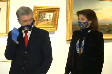 "Нервничал": Порошенко снял маску и ошеломил украинцев новой внешностью