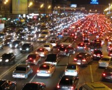 Транспортный коллапс в Киеве: 10-бальные пробки и такси за 300 гривен, дальше будет хуже