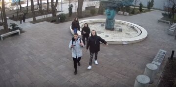 Подростки прославились после шалостей в парке Одессе: "На мартышек похожи", видео