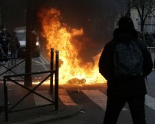 Протести в Парижі: студенти напали на поліцейських (відео)