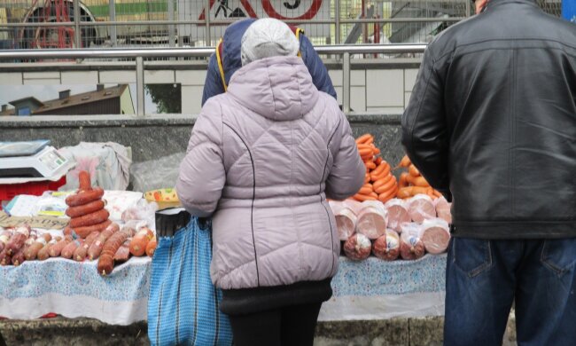 Стихійний ринок на трамвайній зупинці розлютив харків'ян: "як у Бангкоку"