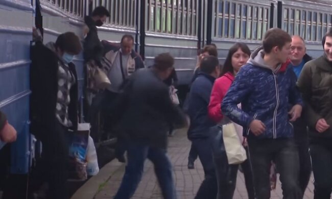 укрзализныця, вокзал, вагон, поезд, люди, пассажиры