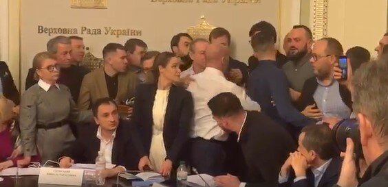Кива подрался со «слугой народа»: видео попало в сеть, «Тимошенко в этот момент…»