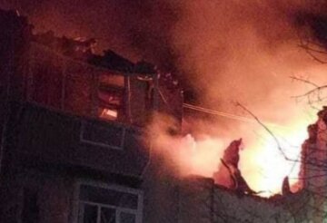 Почалася пожежа: окупанти вдарили ракетою по житловому будинку в центрі міста