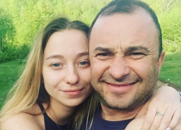 Молода дружина Віктора Павлика насмішила незграбними кадрами з відпочинку з дитиною: