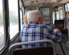 Вандалы громят общественный транспорт в Одессе, есть пострадавшие: кадры беспредела