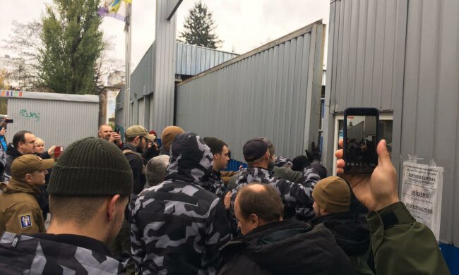 Мать погибшего АТОшника грубо унизили, в Киеве бунт