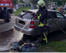 Харьковские спасатели слетелись на место аварии, фото: "на дорогу вылилось топливо"