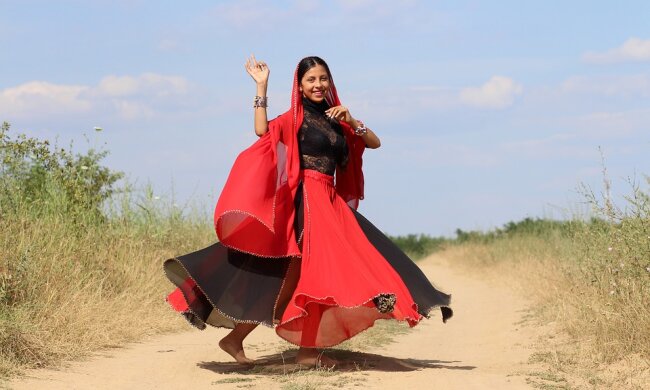 танец девушка