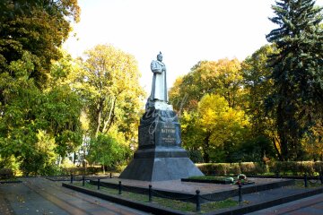 В Киеве могут снести памятник Ватутину: остался решающий шаг