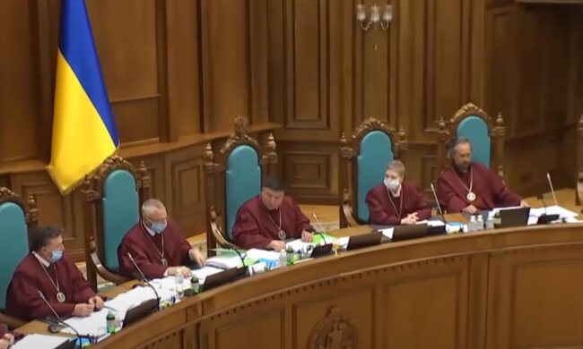 "Може їх простіше розігнати?": українцям показали у скільки їм обходиться утримання суддів КС