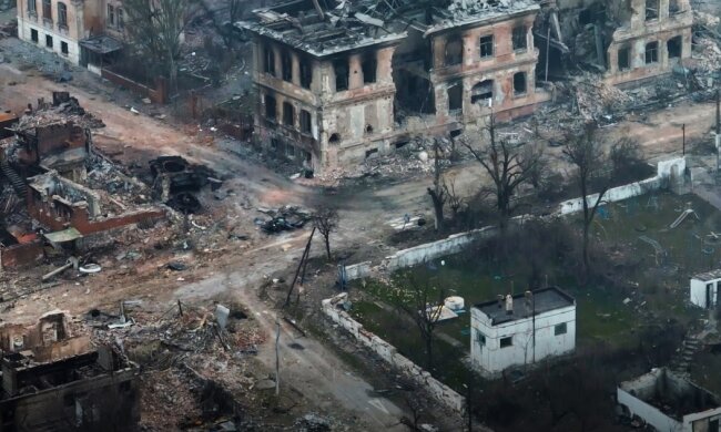 Маріуполь, війна, руїни, поле бою