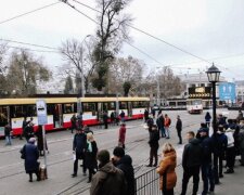 "Б'ють скло і загрожують водіям": транспортні заворушення перейшли межу в Одесі, кадри