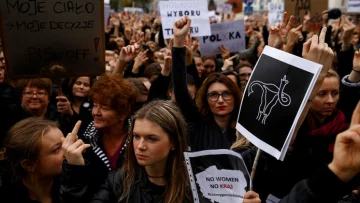 upload-2016-10-03T121616Z_1651514780_D1BEUEVNVSAA_RTRMADP_3_POLAND-ABORTION-pic905-895x505-69315