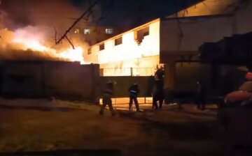 У Харкові спалахнув супермаркет навпроти кінотеатру Довженка: кадри з місця НП