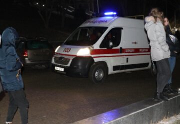 В Одесі чоловік відкрив стрілянину по перехожих, серед постраждалих підліток: кадри з місця
