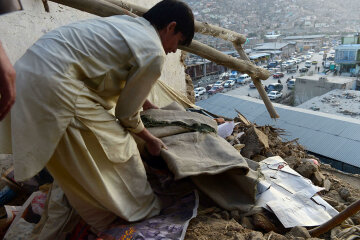 Жертвами землетрясения в Афганистане и Пакистане стали уже более 300 человек (фото, видео)