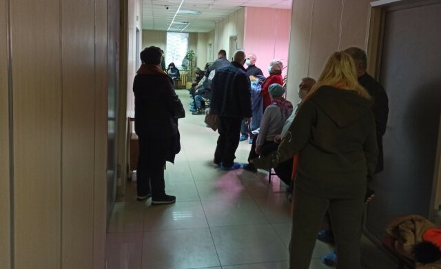 "Не встигають обідати і ходити в туалет": лихо звалилося на лікарів через масовий наплив пацієнтів, фото