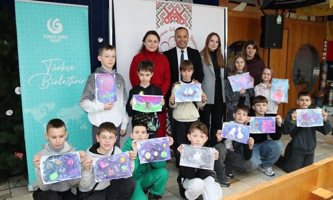 Танцюючі на хвилях фарби: у столиці дітям розкрили секрети містичного турецького мистецтва