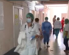 Тисячі медиків вирішили звільнитися в розпал пандемії: 300% надбавки не мотивують, заява влади