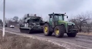 російська техніка, трактор, війна