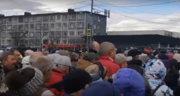 Росіяни влаштували «побоїще» за безкоштовну рибу, кадри божевілля злили в мережу: “Путінська стабільність”