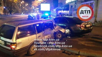 Массовое ДТП в Киеве: на Саксаганского столкнулись три авто (фото)
