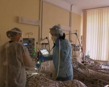 Днепряне попали в реанимацию из-за гадалок: за жизнь 20 пациентов борются врачи