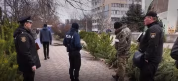 На Одещині напали на копа через ялинки: "Огріли трубою по голові"
