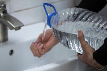 Под Одессой жителей  оставили без воды в жару: подробности и кадры ЧП