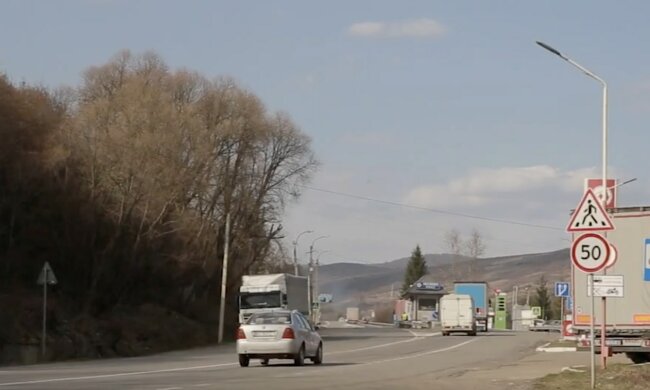 Обмеження руху транспорту на Закарпатті
