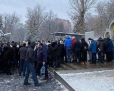 Харків'яни святкують Хрещення Господнє в локдаун, фото: "не змогли проґавити можливість"