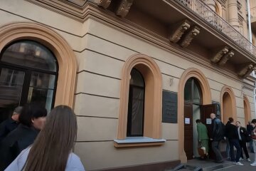 жовтень, Київ, українці