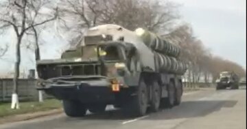 Колонна військових вантажівок помічена на трасі, епічне відео: "На Одесу"