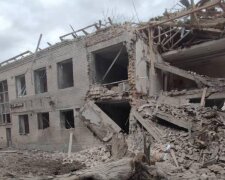 Окупанти розбомбили лікарню на Миколаєвщині, знищені кілька відділень: з'явилося відео