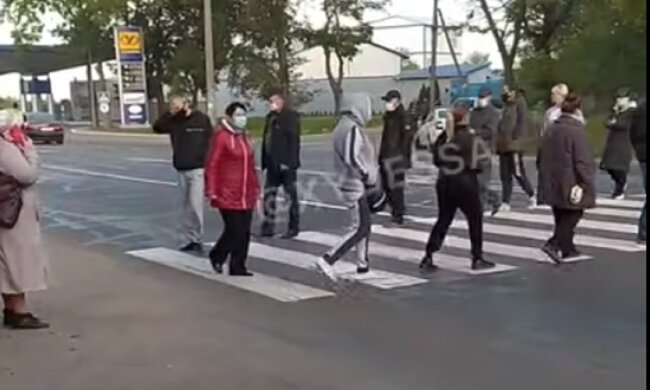 Недовольные люди перекрыли въезд в Одессу, съехалась полиция: кадры с места