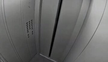 У Києві шкільний працівник заштовхав у ліфт і чіплявся до 10-річної дитини: деталі нападу