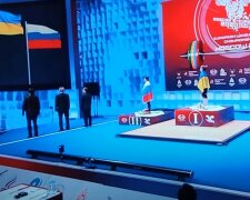 Украинская чемпионка подняла сине-желтый флаг над Москвой, став лучше россиянок: кадры триумфа