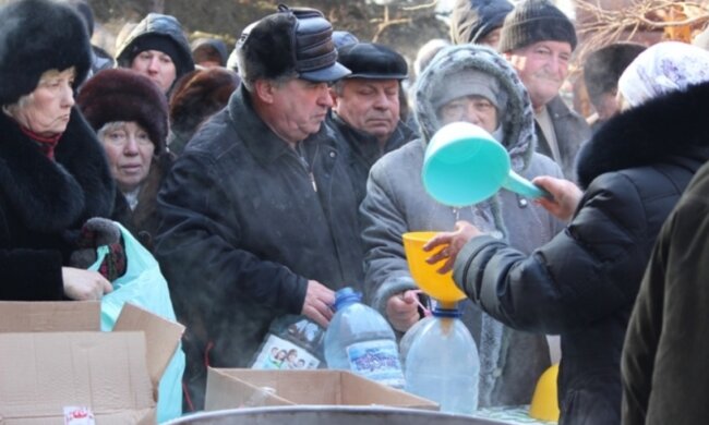 Город под Днепром на грани экологической катастрофы, закрыты школы и детсады: "в воде нашли..."